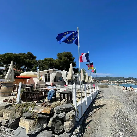 - Garofani Homezon Διαμέρισμα Ντιάνο Μαρίνα